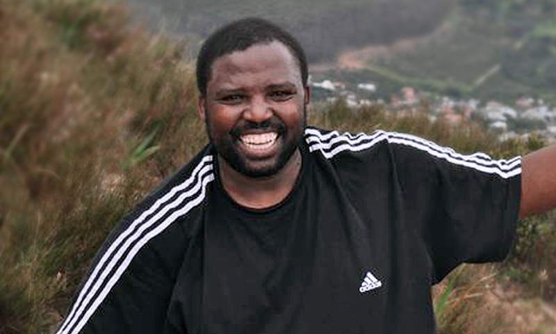 Robert Mangaliso Tiya Nohamba